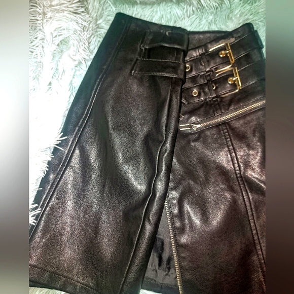 NWT-FOREVER21- FAUX LEATHER&METAL ZIPPER SKIRT-MED - Picture 5 of 7